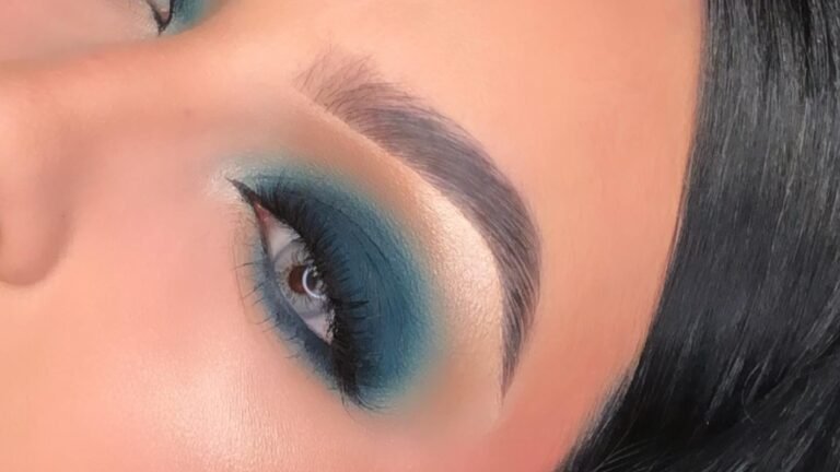 Emerald Green Makeup [15 Perfect Ideas] For 2025