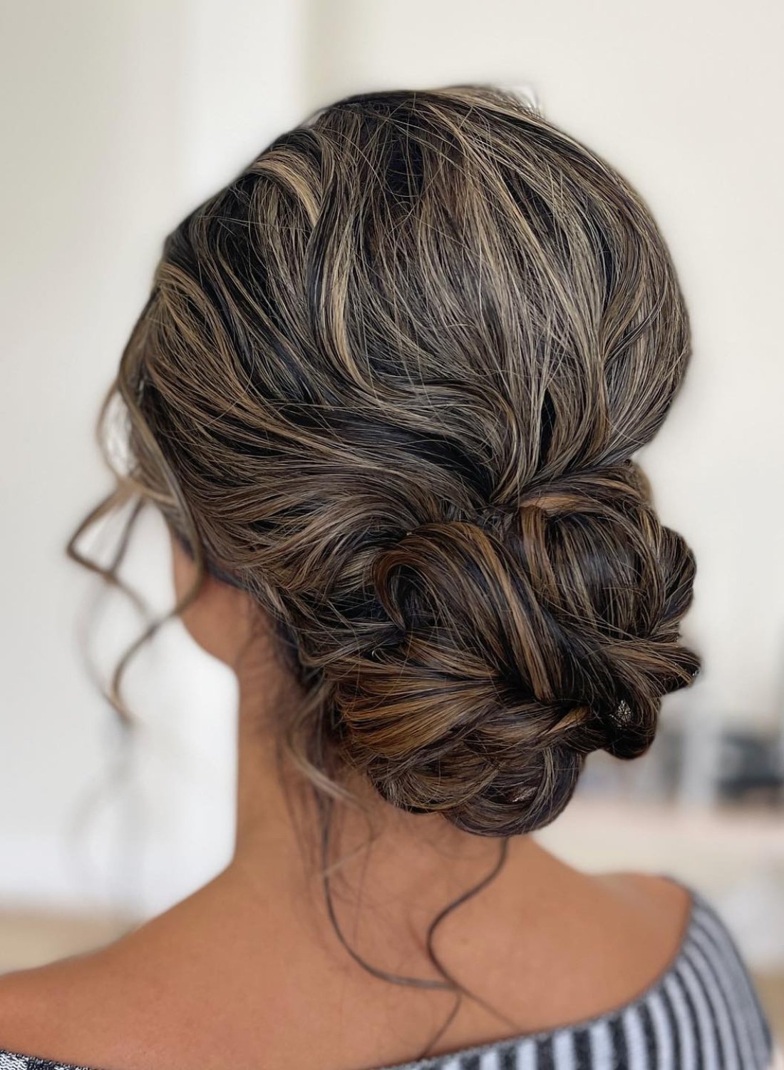 How to Do a Messy Bun Beginner’s Guide for 2025 – For Gleam