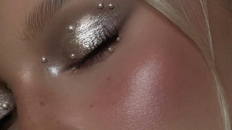15 Silver Makeup Looks full Face for 2025